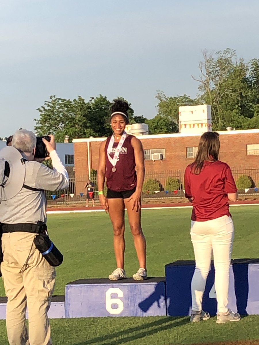 Congratulations to Whisper Thomas on her 6th place finish in the 200m dash at the TSSAA State Championship breaking her own school record in a time of 25.34. #BisonTrack