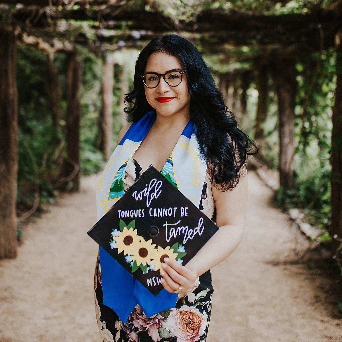 floresitaadesol's tweet photo. @BFPeroLike Hi there! I’m a queer salvi-mexi creative femme, have been designing grad caps for the last three years—some of my 2019 #latinxgradcaps faves are attached! Peep more of my work on my ig: michiquitatmf! 🥰🎓🎨 https://t.co/c9Ga6UswFU