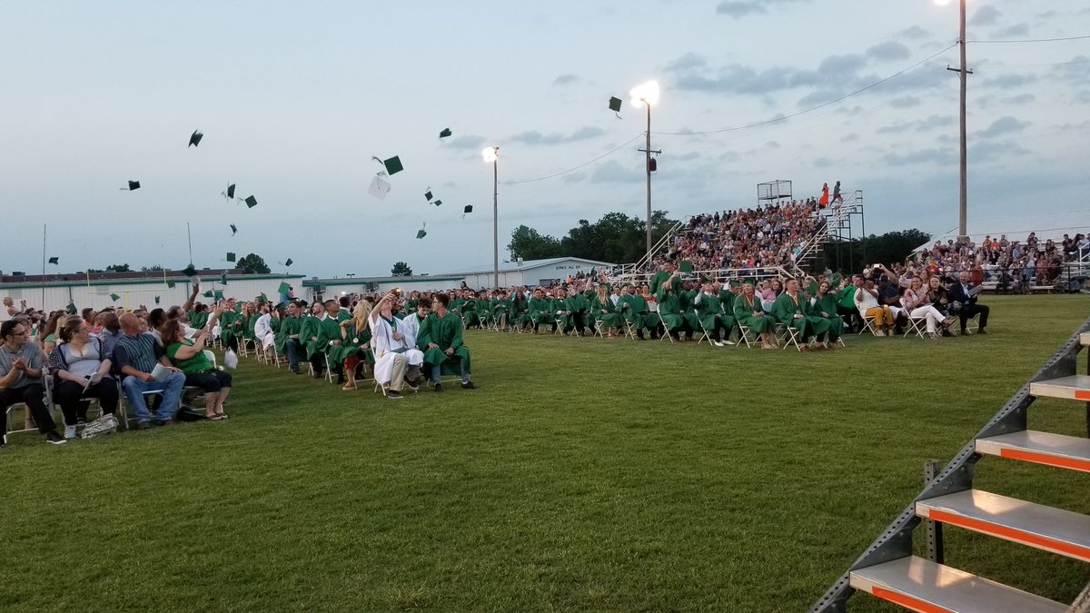 JonesKeyClub's tweet photo. Congrats Jones High School Class of 2019! 🎓🎉🎓🎉 https://t.co/Gh8zVSwxOB