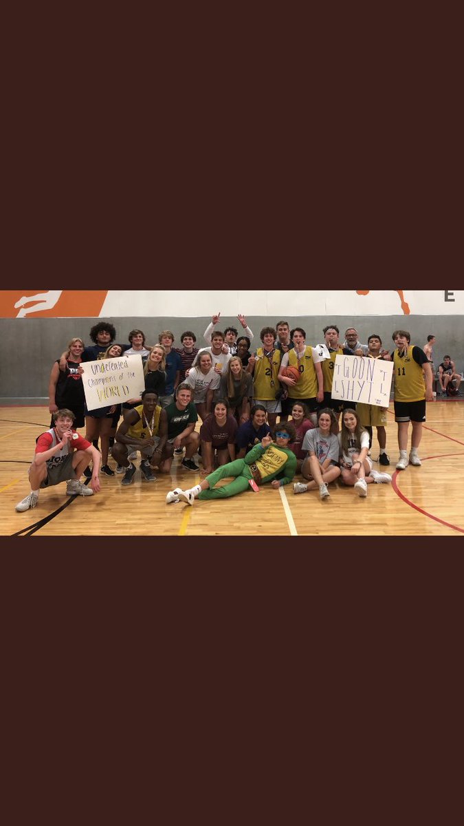 jacobpfingst2's tweet photo. family❤️... #champs https://t.co/i01uvn4mKk