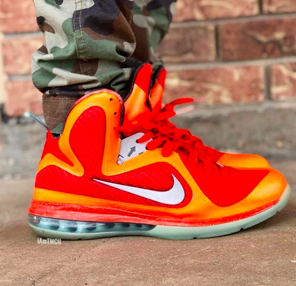 SneakerPics23's tweet photo. LeBron 9 Big Bang https://t.co/uxpeBt3KbO