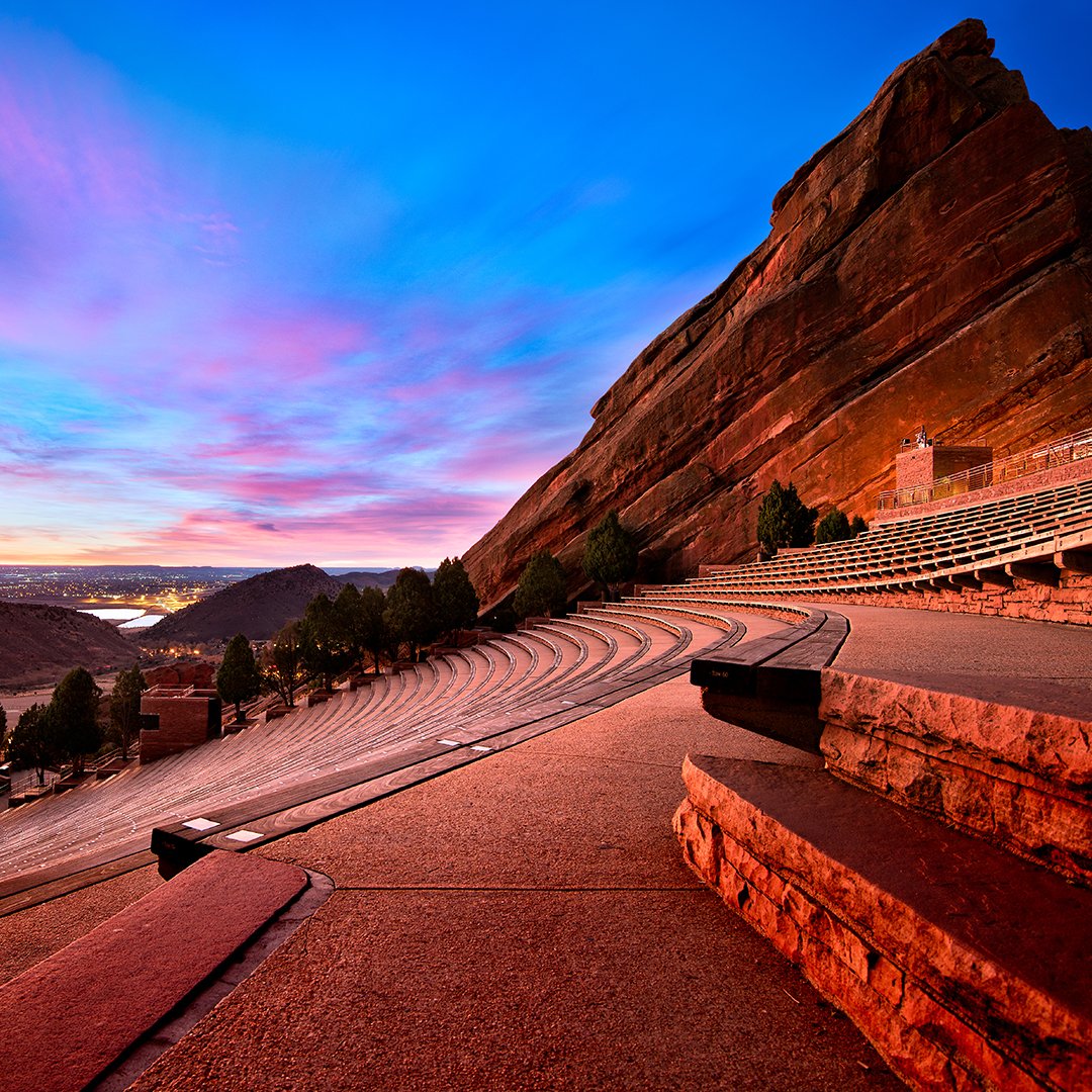 Spectacular vistas, endless powder runs and mountain towns with echoes of the Old West – #Colorado is a place that has long beckoned people to adventure. 🏔🚵‍♂ 
Plan your trip now: bit.ly/2vjKFR5 #KAYAKSummerTravel #FridayFeeling