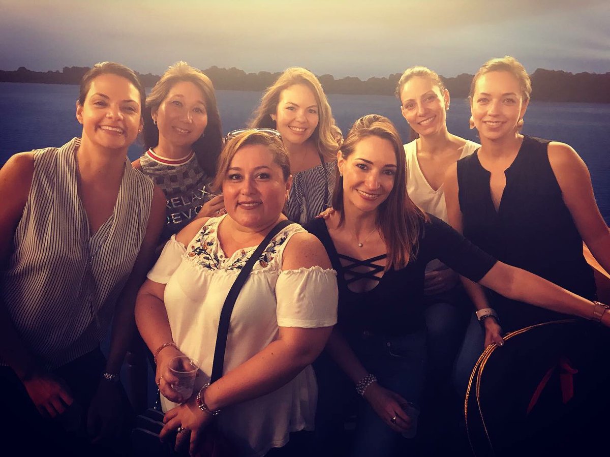 amakhlouf's tweet photo. Orgullosa de trabajar con mujeres, fuertes, valientes e inteligentes. #WeAreCisco #AcadConf https://t.co/2T4BRfA9F7