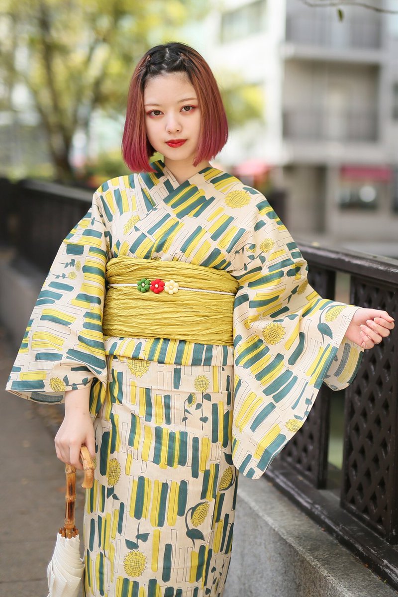 モダンアンテナ モダンアンテナ ニコアンティーク コラボ浴衣です 量販ラインでの生産でお値段もびっくりするくらい可愛いです でも 染めもデザインも手を抜いてません モダンアンテナのデザインの良さはそのままに 暑い夏を浴衣で元気いっぱい