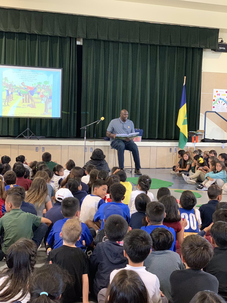 MusdRavo's tweet photo. #SpanglerSpartans were delighted to host former #GoldenStateWarriors player Adonal Foyle for our book of the month reading! #TooTallFoyle #MilpitasUSDStrong https://t.co/QDrMN05fqP