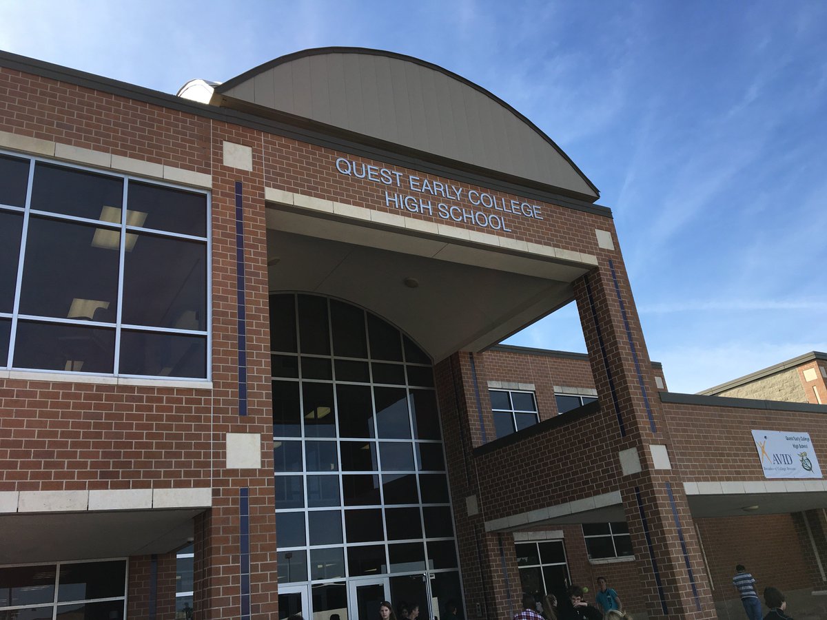 tvanderark's tweet photo. TX has 169 #EarlyCollege High Schools + 30 in planning. Students can graduate with an AA degree. Our fav is @HumbleISD_QECHS https://t.co/zTHmyf5rZA https://t.co/SL8ivLtxin