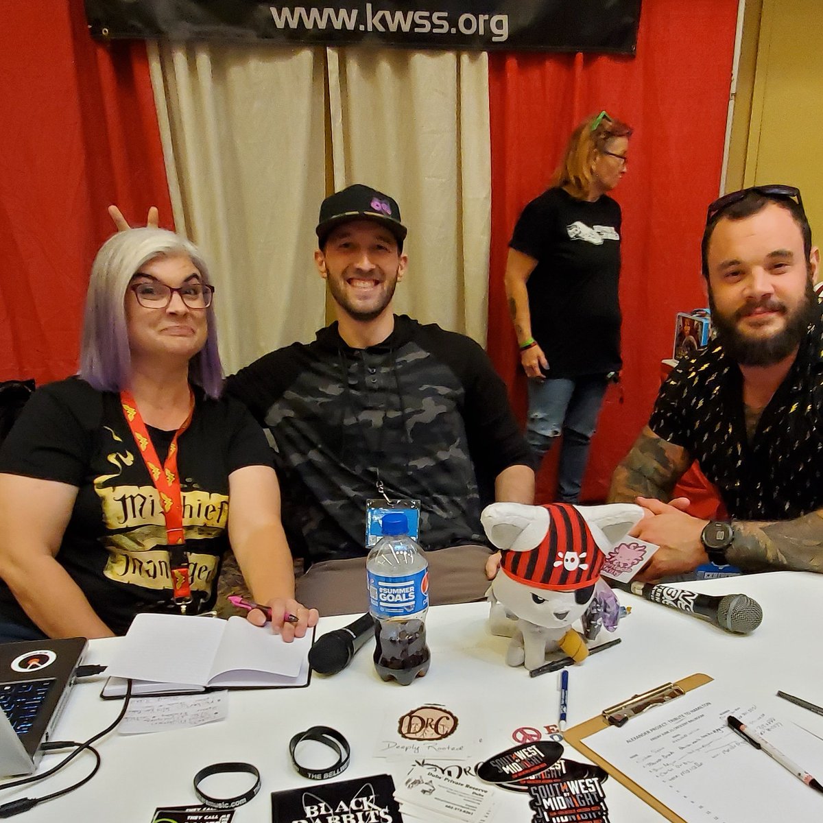 KWSS_Radio's tweet photo. RT @ButtonSmasher4: GREAT first day @phoenixfanfusion with lots of support, enthusiastic gamers, and TONS of happy faces.
Hope you caught #ButtonSmasher owners, with @kwss_radio today we had a blast messing around and talking with the crew!
#poweredbyyou https://t.co/BxKCukt27E