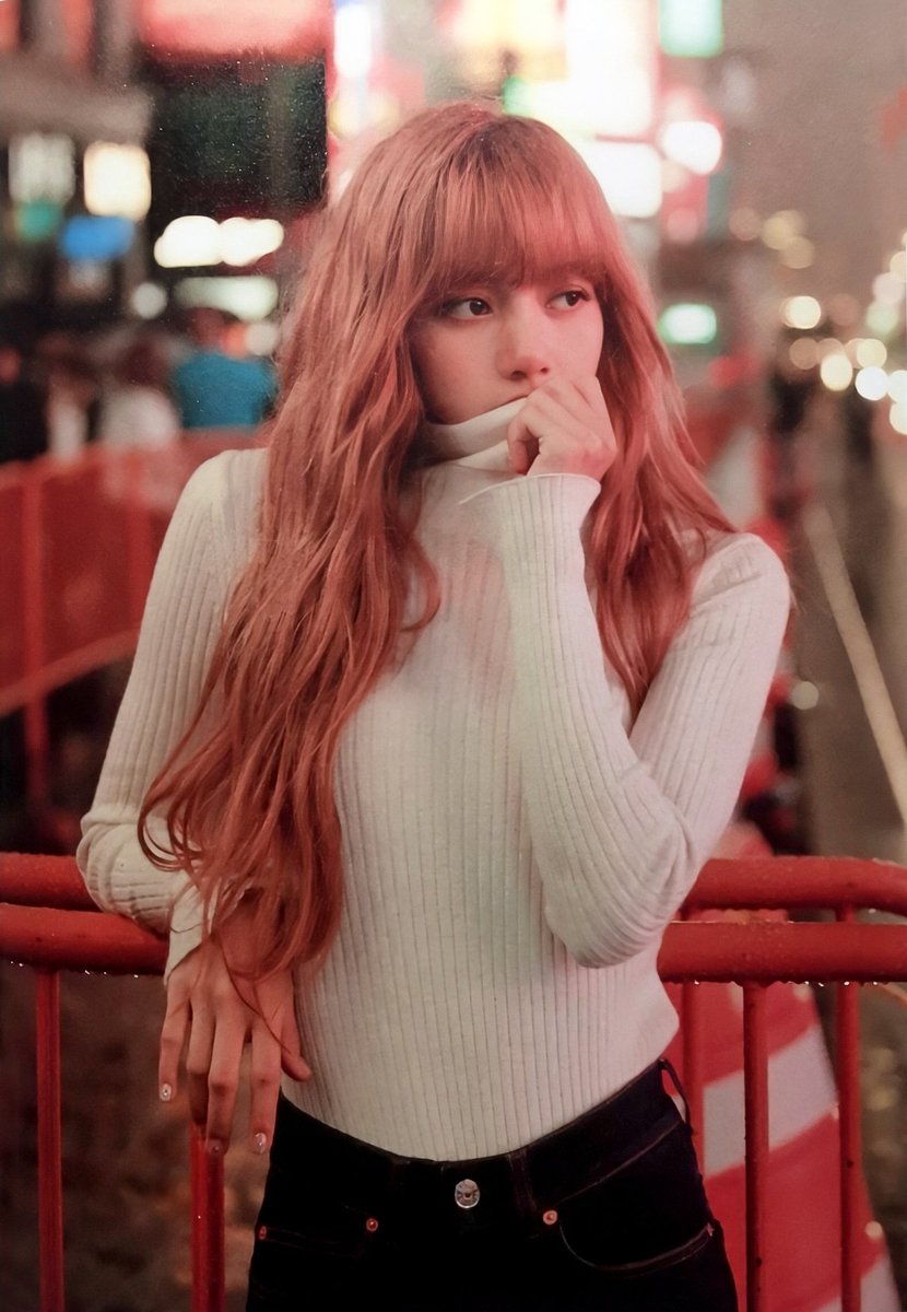 019lalisa's tweet photo. I want a Lalisa M and Shawn M interaction. Pwede ba oy? @ygofficialblink @ShawnMendes
😁😍
Oy mendes napgiiwanan kna, dpa b sumasagi sa isip mo ang #BLACKPINK aahm, si #LISA haah?
hahaha

#LiShawn
#ShawnLi 🙉
#LisaBLACKPINK https://t.co/EubKEcaPnz