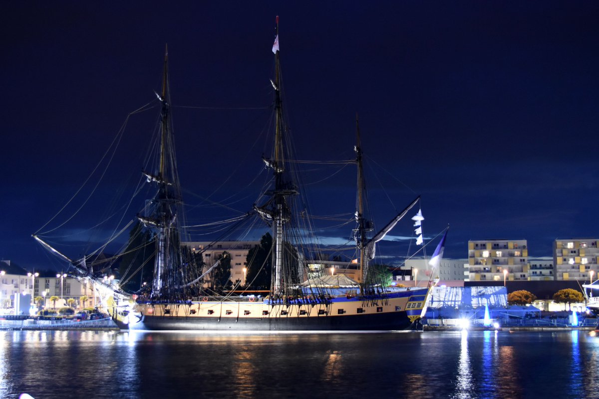 christodedieu's tweet photo. Photos nocturne Débord de Loire #Belem #Hermione #SaintNazaire #LoireAtlantique https://t.co/1UtsZipUq6