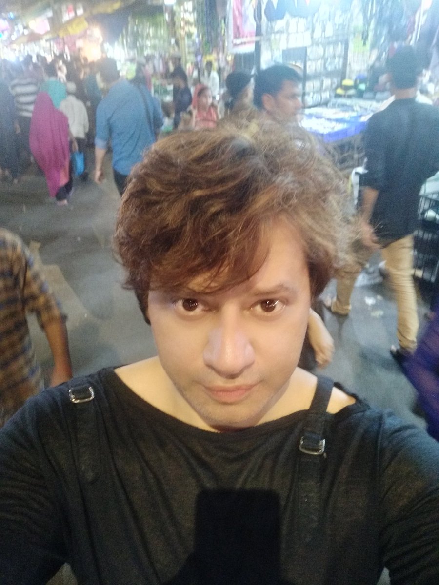 KapilKaustubhS's tweet photo. For the first time, I visited the vibrant #MuhammadAliRoad and the magnificent #MahimDurgah. The #sweets out there are of next level. Loved the warmth and the divine feel at the Mahim Durgah. #Ramadan #Ramzan https://t.co/0JQOeTEikM