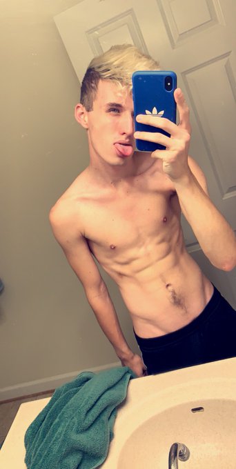 Ohh hello there 😋 https://t.co/dljcwmUuiV