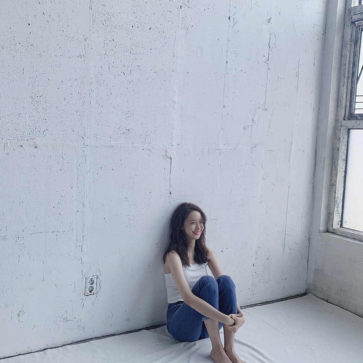 yoongstagrm's tweet photo. [INSTAGRAM CAROUSEL] yoona__lim: D-6
#SpecialAlbum 💿
#AWALKTOREMEMBER
#융스타그램 https://t.co/B9FTSQdzKG (4P) #yoongstagram https://t.co/9E7npq279M