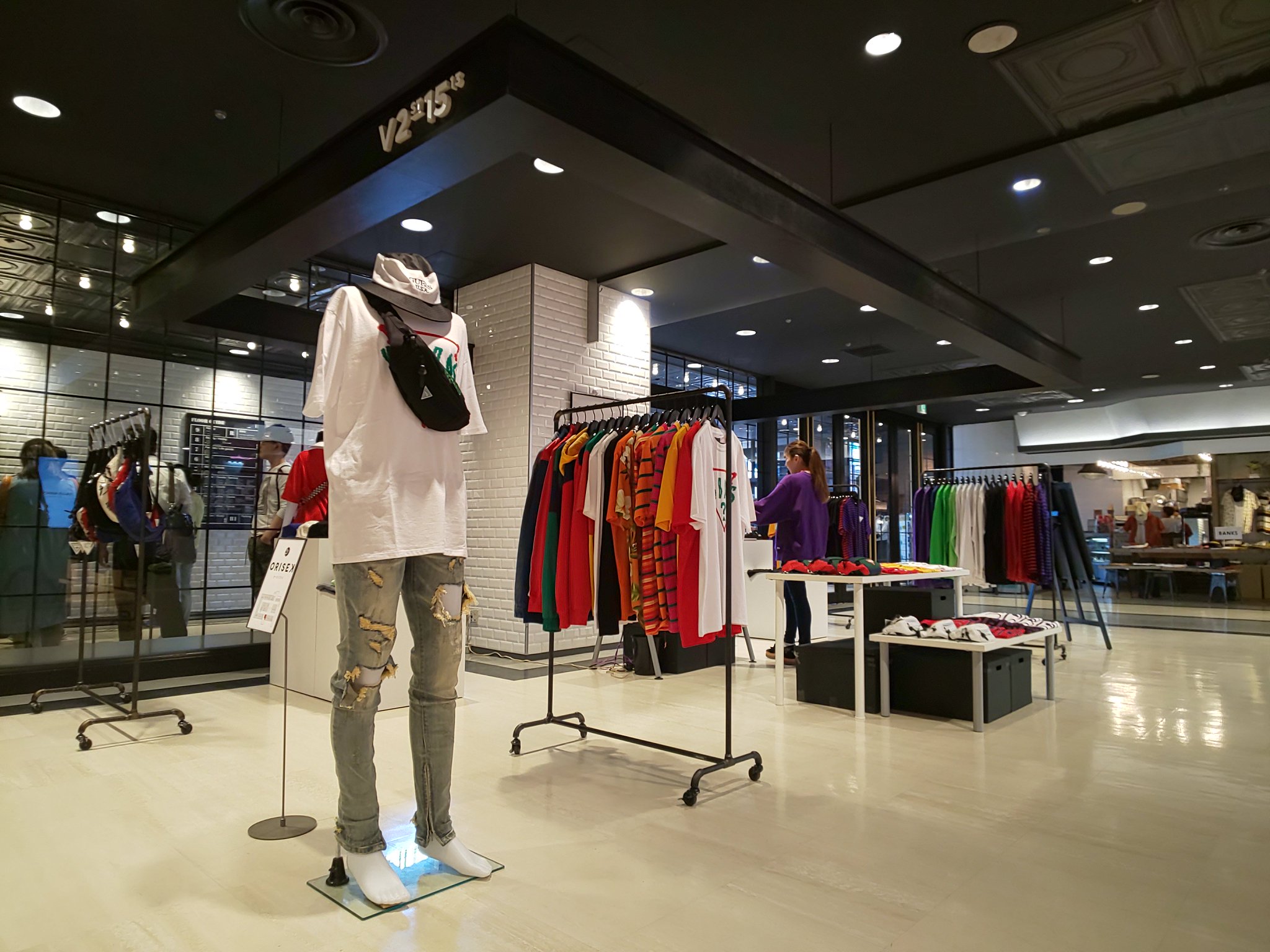 ট ইট র 横浜ビブレ 1f正面入口付近にて Orisek が6 2 日 までの期間限定でオープン Guess ブランドアイテムなどが揃えておりますー お早目に ブランド 横浜 横浜ビブレ 期間限定ショップ オーライズケイ Guess