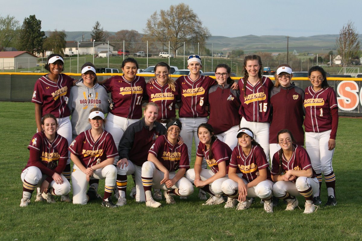 acerslott's tweet photo. We are so proud of our girls competing in the @wiaawa state tournament this weekend!
Hannah & Belle — @EastlkFastpitch
Camryn — @RHSRamsSoftball
Ariana — @cle_elum
#wastatesoftball 🥎 https://t.co/ErKduuzt7O