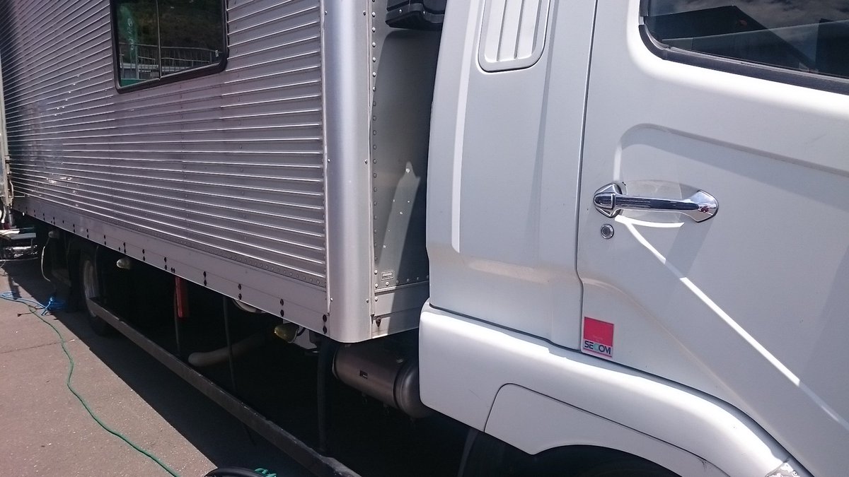 星の玉子様 宇井ちゃんのトラック まだ外装は何も出来てないけど とりあえずステッカーが一枚 Secom