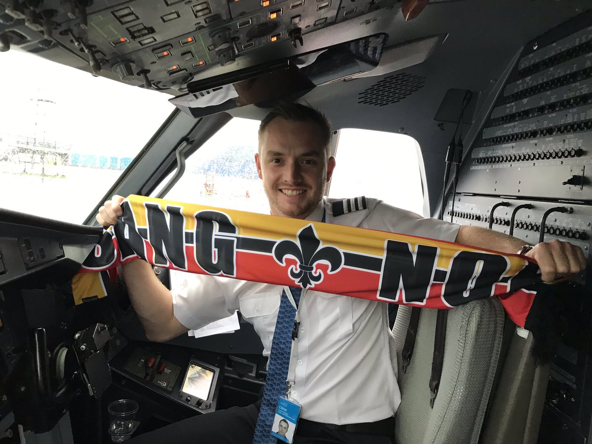 Chrispilot's tweet photo. Pas possible d’être avec les copains pour le match de ce soir mais de tout cœur avec mon @RCLens ❤️💛
Allez les gars poussez!! @SangEtNord 
——
Ps: désolé on est pas tous chômeurs! 
#estacrcl #trorcl #ligue2 https://t.co/vWRmiXuMmu