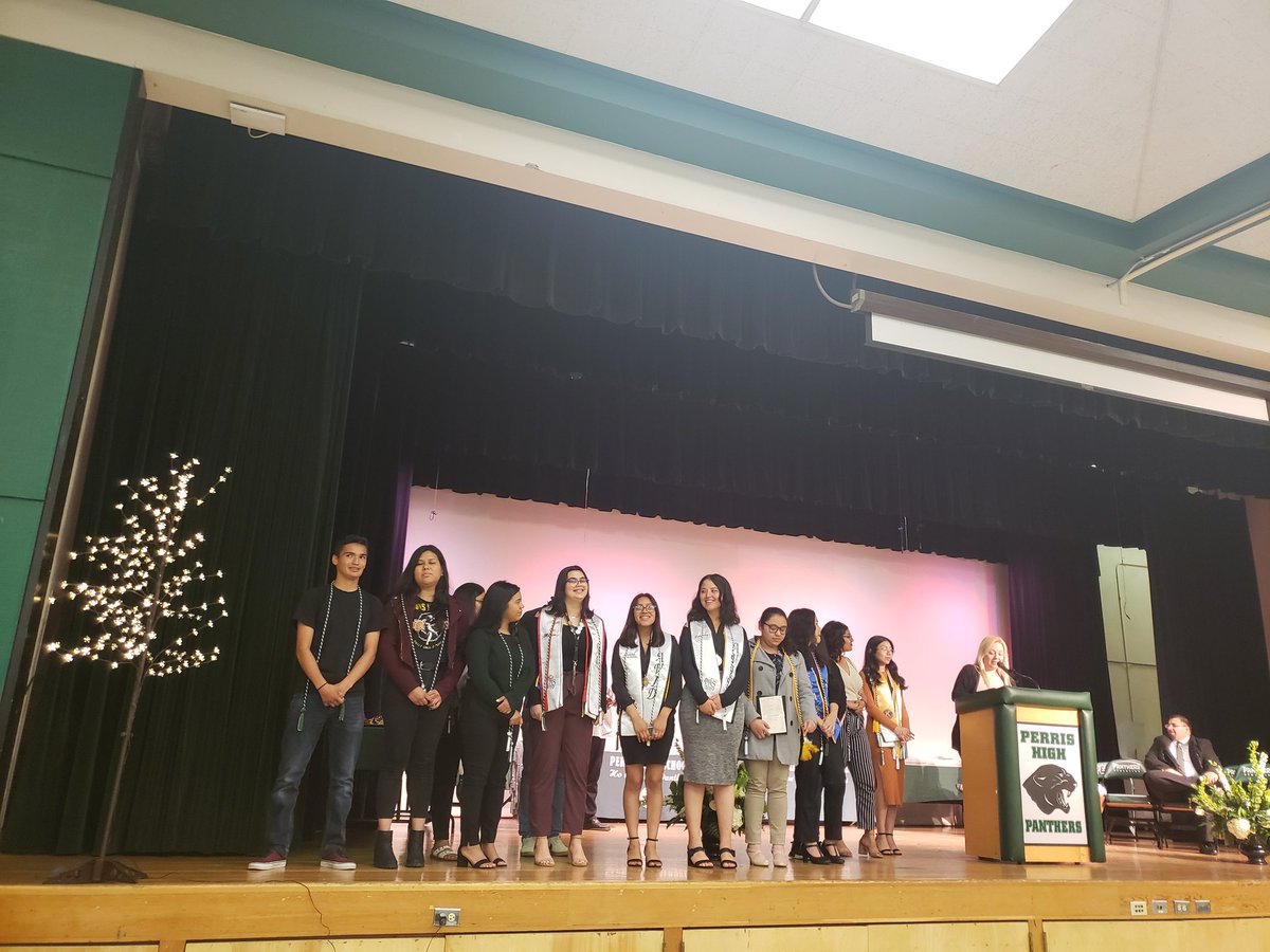 ngosuna's tweet photo. So proud to be part of @PerrisHigh Panther family! Perris High Link Crew was recognized tonight💚 #pantherpride #pantherfamily #thatstheperrisway @Perris_ASB  #phslinkcrew @BoomerangPrjct #seniors https://t.co/NYtittUmwK