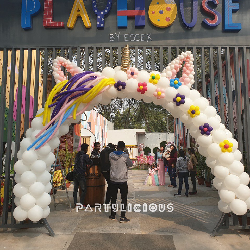 Partylicious_in's tweet photo. Transform your next birthday bash with the magical touch of unicorns. From backdrops to wall decals, we can do anything it takes to transport the birthday boy or girl to the seventh heaven!
#Unicorns are for real
#partyliciousbyshivani #Qualatexballoons #Balloonartist #Balloonart https://t.co/hBnVCuviJI