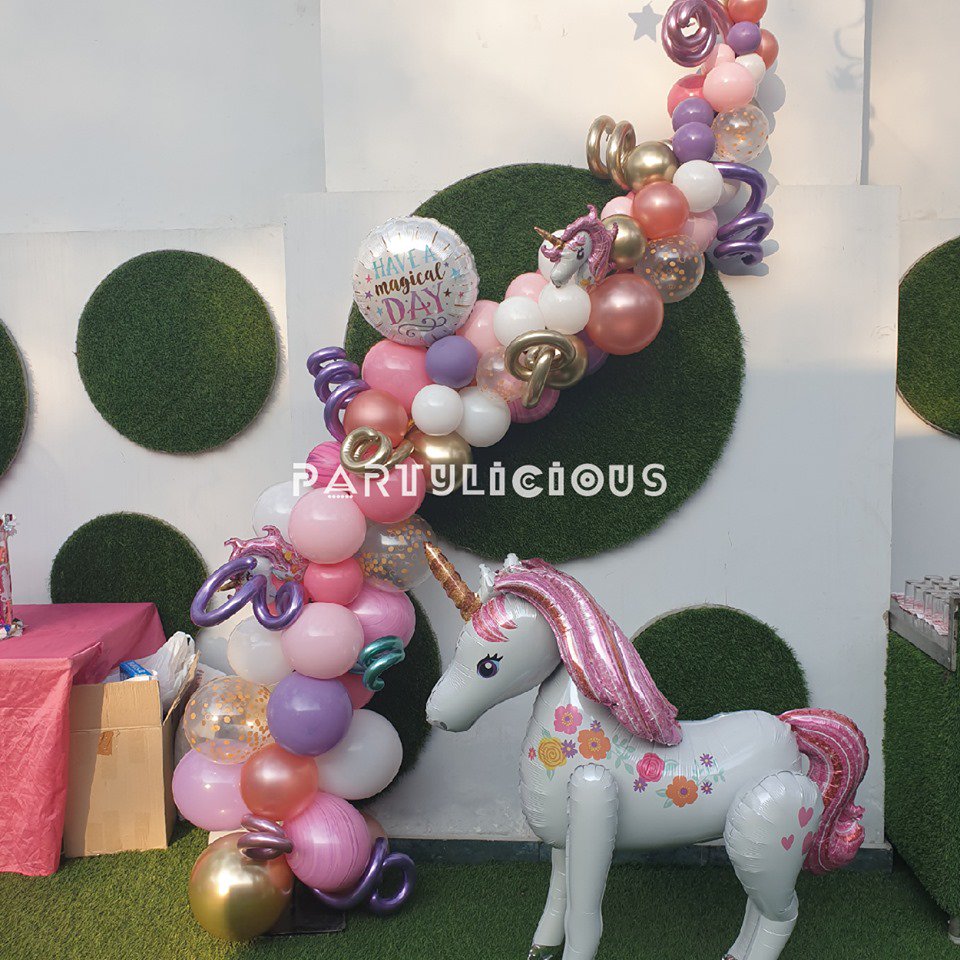 Partylicious_in's tweet photo. Transform your next birthday bash with the magical touch of unicorns. From backdrops to wall decals, we can do anything it takes to transport the birthday boy or girl to the seventh heaven!
#Unicorns are for real
#partyliciousbyshivani #Qualatexballoons #Balloonartist #Balloonart https://t.co/hBnVCuviJI