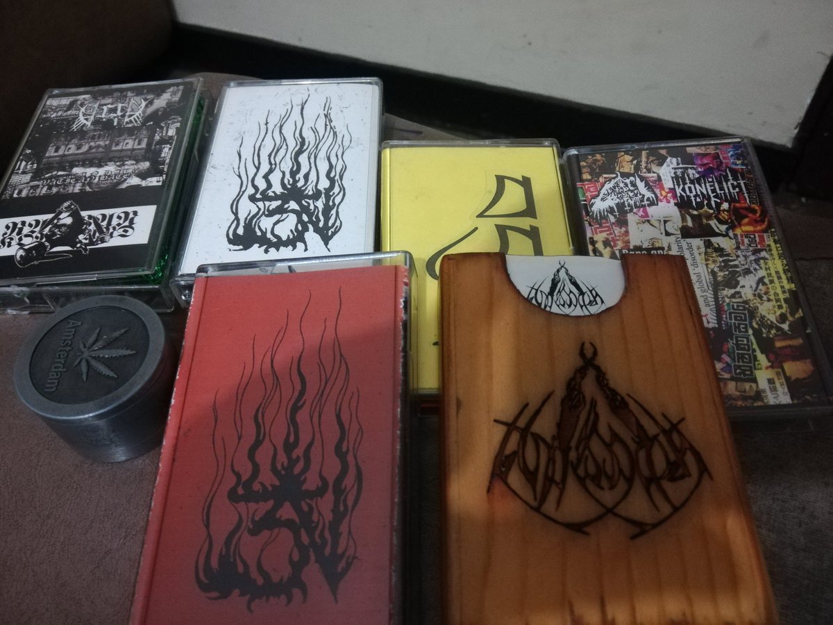 h1ruwa's tweet photo. #ArrA-vaticane hate
#witchrist-The Grand Tormentor
#maara
#konflict #ReekoftheUnzenGasFumes (split)
#witchrist-Beheaded Ouroboros
#ශෝකාග්නි-ආදෝනා (අන්තරික්ෂ චාරිකා)
#slmetal #colombocitylife #මරදාන https://t.co/V2xeRKd8SH