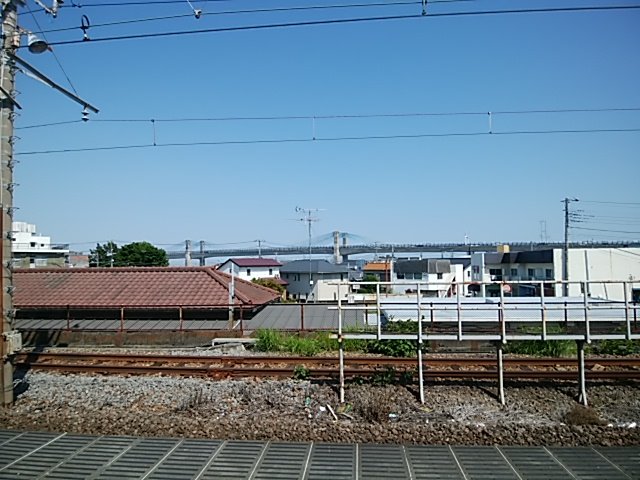 馮道 早川駅のホームから見えるあの橋は 小田原ブルーウェイブリッジかな 世界初のエクストラドーズド橋として有名な あの 小田原ブルーウェイブリッジ 小田原市