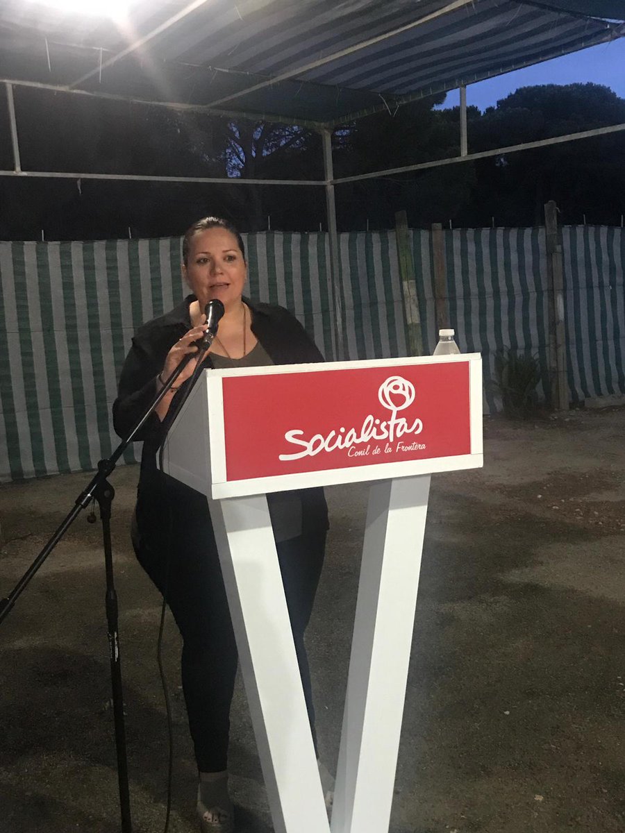 carmen_sm81's tweet photo. Ayer cerramos el día en la AAVV Majadales de Roche, gracias por vuestra acogida y por escuchar nuestras propuestas.
#ContamosContigo #ContigoConConil el 26 de mayo #HazQuePase #VotaPsoe 🌹#EsLaHoraDelCambio #ElConilQueQuieres #UnConilConCorazon #VotaCarmenSanchez Conil/❤ https://t.co/kGCvOPpBLe