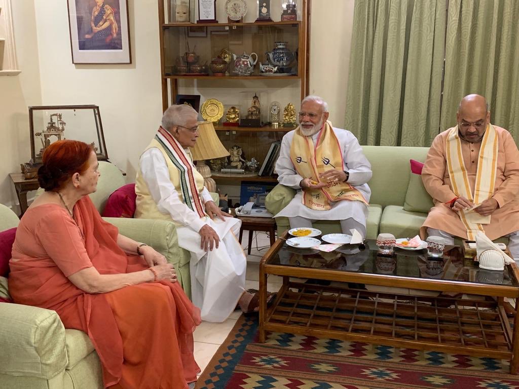 Dr. Murli Manohar Joshi is a scholar and intellectual par excellence. His contribution towards improving Indian education is remarkable. He has always worked to strengthen the BJP and mentor several Karyakartas, including me. 

Met him this morning and sought his blessings.