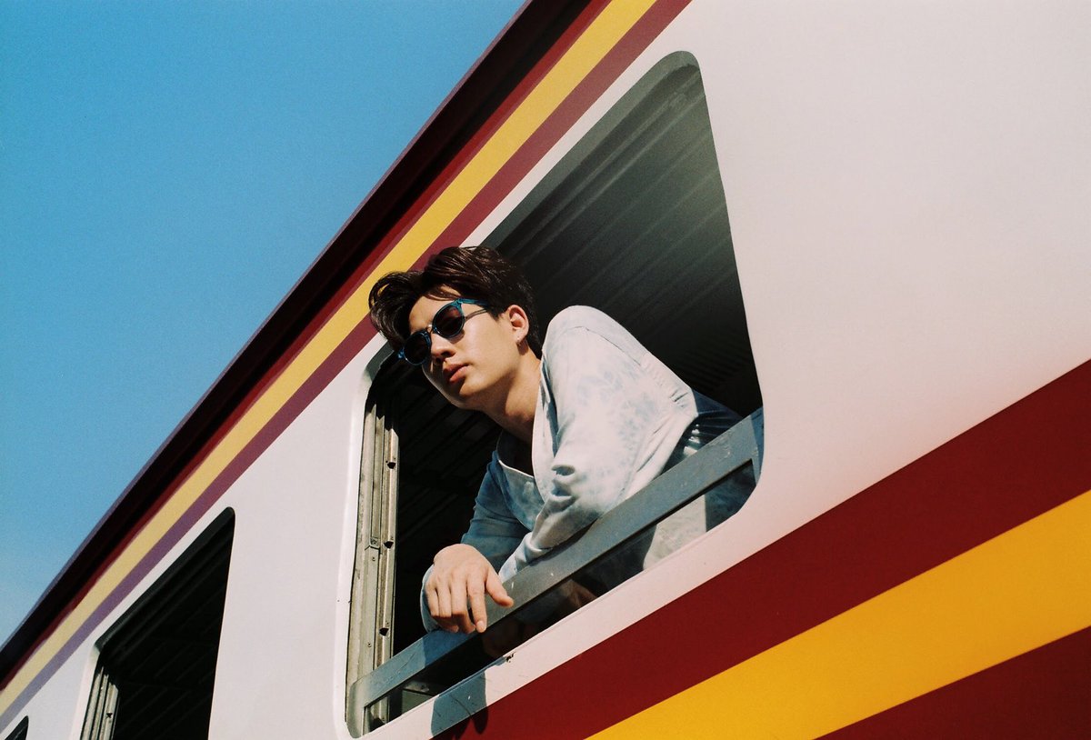 Tawan_V's tweet photo. ขึ้นรถไฟไปดู trailer 
#ทฤษฎีจีบเธอ https://t.co/MCZGnCypAb