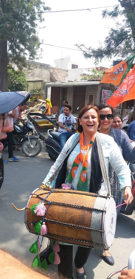bjp4yamunanaga1's tweet photo. अम्बाला लोकसभा सीट से भाजपा उम्मीदवार रत्न लाल कटारिया के विजयी होने पर यमुनानगर विधायक श्री घनश्या��� अरोरा जी ने यमुनानगर शहर में विशाल रोड शो निकाला
#HarDilMeiModi
#जीत #अम्बाला #लोकसभा #Kataria4Ambala #ModiHiModi #नमोनमो https://t.co/ObG0WGgODq
