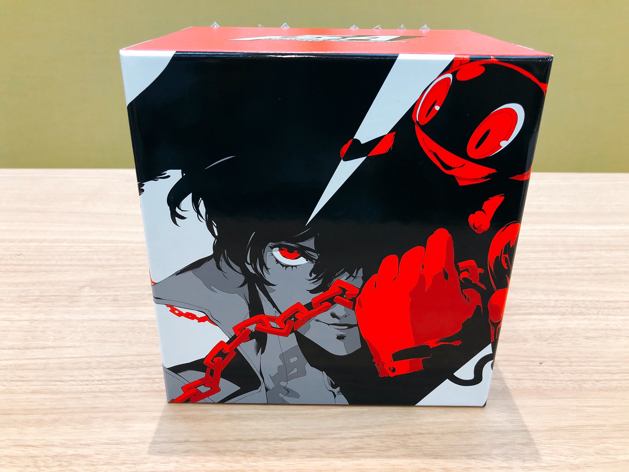 Tvアニメ ペルソナ５ 公式 副島成記描き下ろし収納box現物紹介 Tvアニメ ペルソナ５ Amp Dvd店舗共通全巻購入特典 キャラクター原案 副島成記描き下ろし収納box 現物がこちら 華麗な心の怪盗団とアルセーヌの姿が描かれた収納box 是非