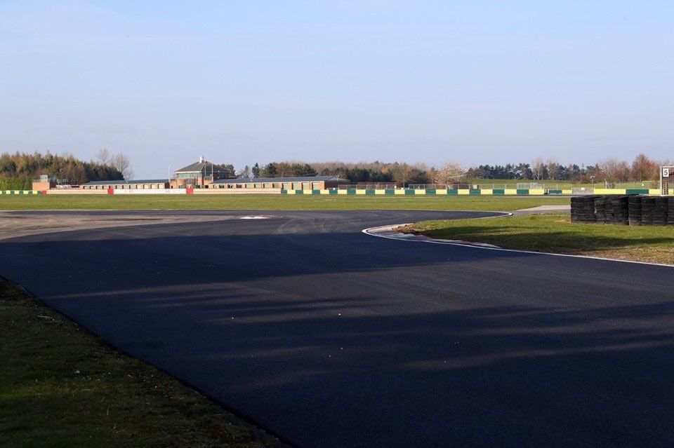 W2R Track Days tweet media