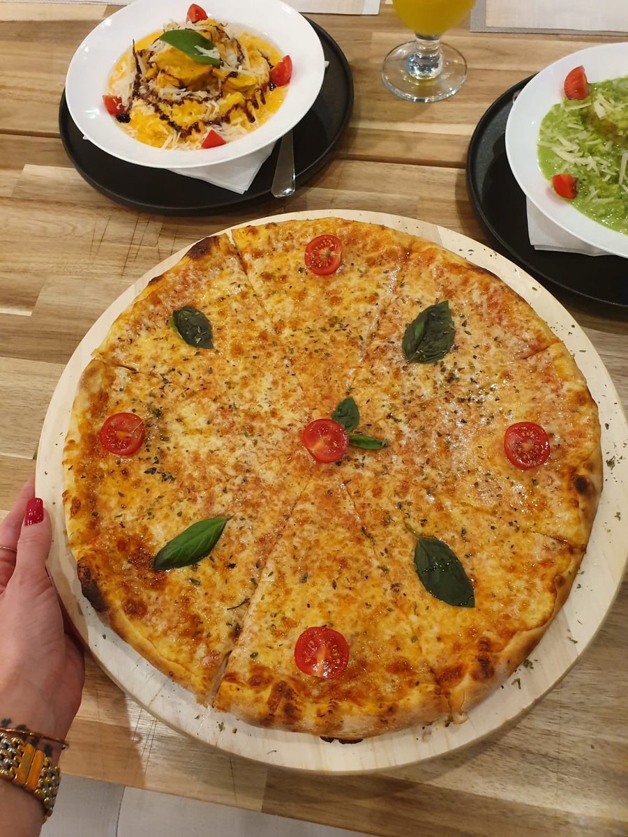 qatarliving's tweet photo. We recently enjoyed a fantastic #italian dining experience at #RisottoQatar. Located in Al Aziziya just off of Salwa road, this is a highly recommended visit if you’re craving 🍕 and 🍝 . For more details visit us on Instagram @qatarliving #QlFoodies https://t.co/F52nunlo4D