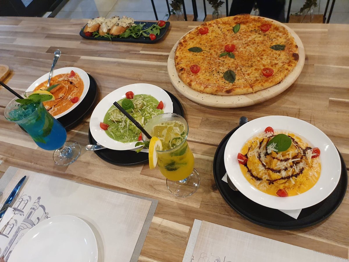 qatarliving's tweet photo. We recently enjoyed a fantastic #italian dining experience at #RisottoQatar. Located in Al Aziziya just off of Salwa road, this is a highly recommended visit if you’re craving 🍕 and 🍝 . For more details visit us on Instagram @qatarliving #QlFoodies https://t.co/F52nunlo4D