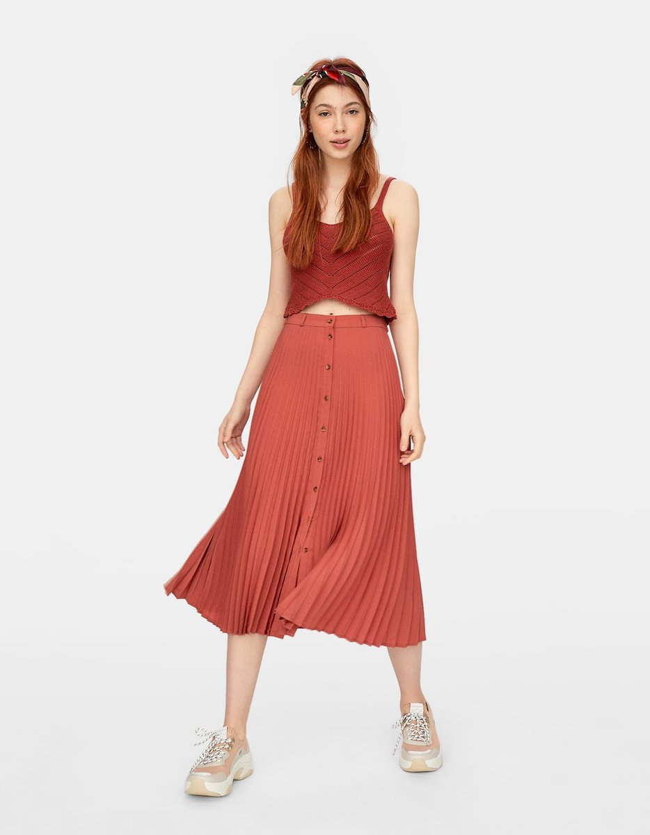 Stradivarius on Twitter: "🍒 MUST HAVE 🍒 imposible que la nueva falda midi y plisada de Stradivarius NO te siente bien, y muy probable que quieras comprártela en todos los colores