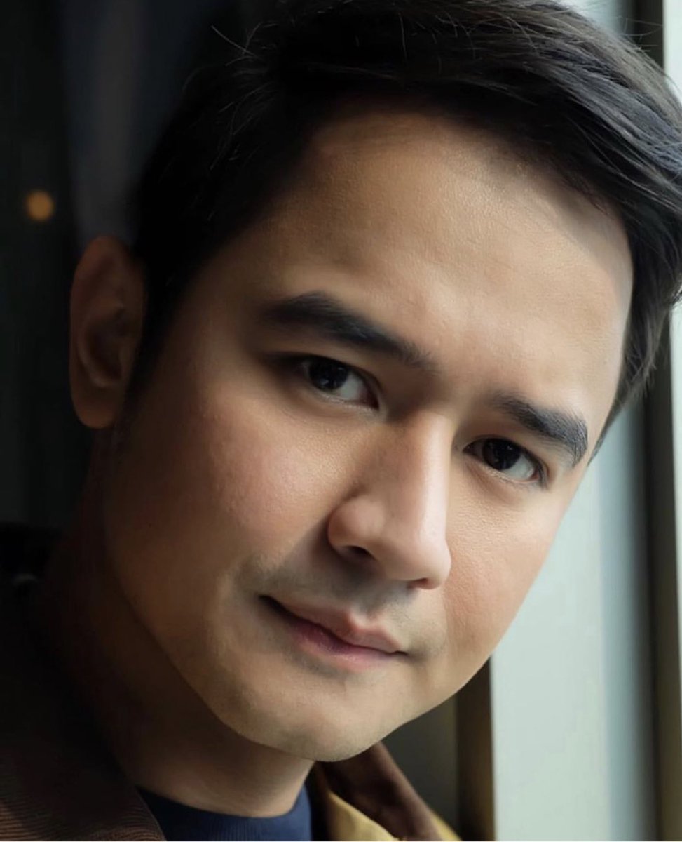 teampalaspas's tweet photo. Yung nasa cebu siya tas di ka sinama mood... gusto ko lang naman ng lechon jm be like: 😂😂😂 https://t.co/QFOg067Zb8