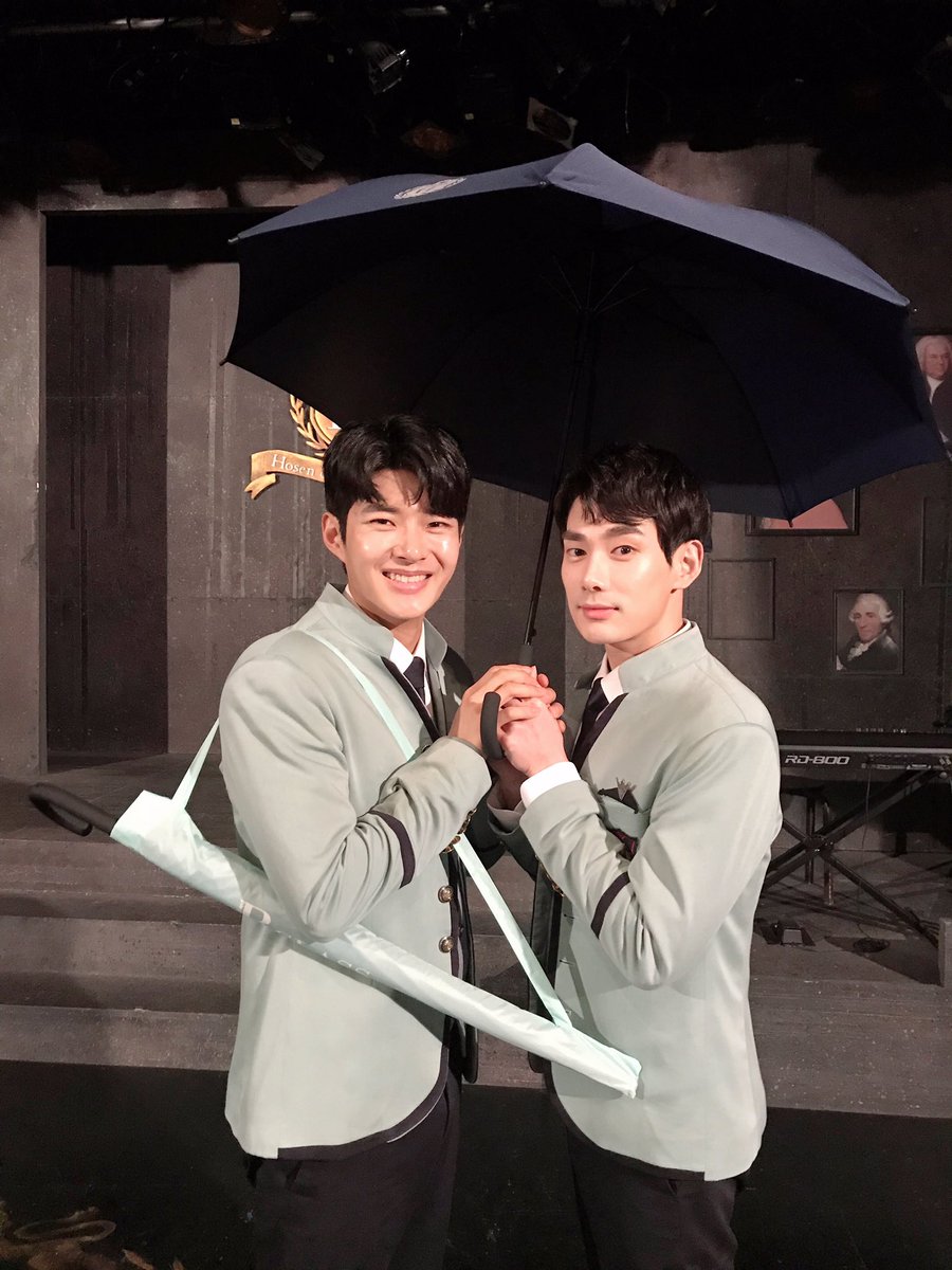 B_Class2017's tweet image. [비클래스] MD 공개

봉선 예술학원 우산이 입고되었습니다. 금일부터 MD부스에서 구매 가능합니다.

가격: 20,000원

#연극 #비클래스 #MD #우산 #오늘의모델 #현수택상 #원석치아키 #비온다☂️