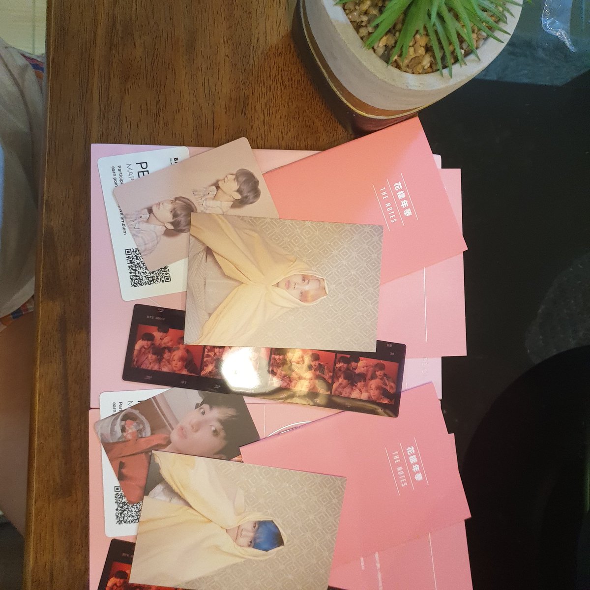 jktha's tweet photo. #LegitCherryBlossom thank you so much for this ♡ i didn't expect them to arrive today ㅜ.ㅜ https://t.co/0NURVNPMVF