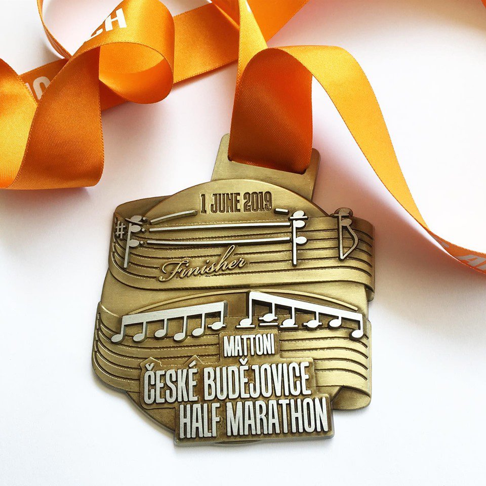 RunCzech's tweet photo. Who will receive this beauty from #CBhalf? 😍 https://t.co/f689M7r1Yx