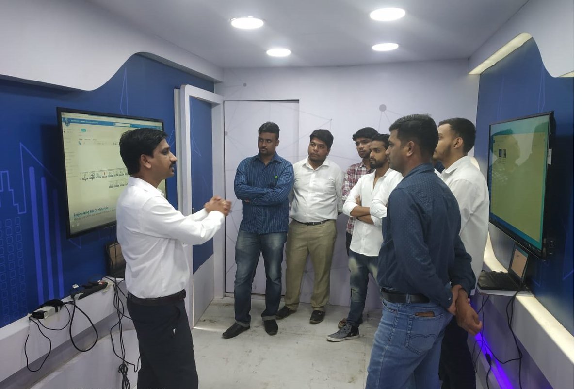 Cadmarc_PvtLtd's tweet photo. 2nd Day Of 3D EXPERIENCE On Wheels with our customers.

#cadmarcsoftware #3DEXPERIENCEOnWHEELS @3DSIndia https://t.co/eI8VyYLhU0