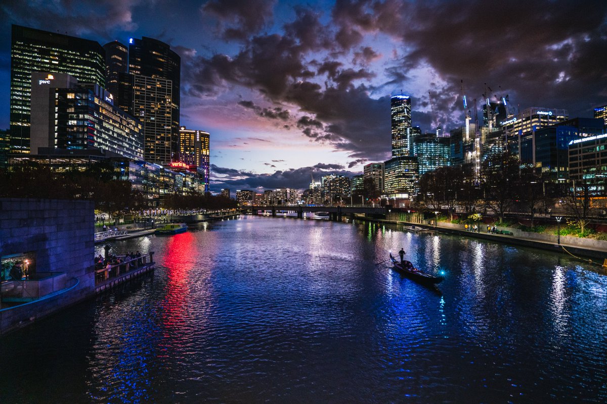 MelbourneDaily's tweet photo. The sky was looking alright tonight.

Have a great weekend #Melbourne!

https://t.co/BfIHIDfb0C https://t.co/hKHNpyxOfR