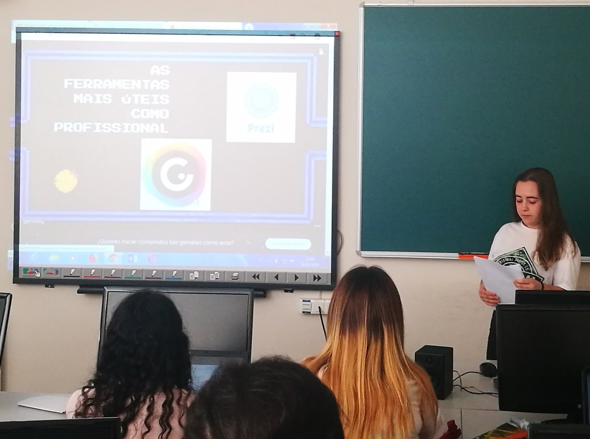 CarlaNasci13's tweet photo. A @judithrequena2 começou por expor as ferramentas que lhe parecem mais úteis como profissional, depois como aluna e, finalmente, as ferramentas com as que mais gostou de trabalhar e as que menos gostou!! Boa apresentação, Judith!! 👏👏
@iberisTICs #eptic https://t.co/8c2F16Z622