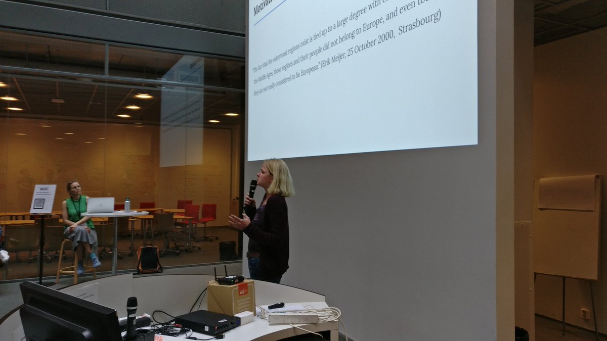 dhh19_EP's tweet photo. We start our presentation with @the_linde explaining the motivations behind our research project #dhh19 https://t.co/jz9rArofvT
