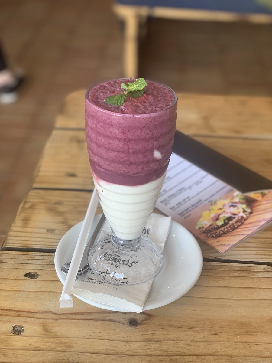 audas_vanschoor's tweet photo. #FridayFlow 🍓
.
Thanks @cupocafe for always fueling me after my #Workout
.
.
.

#Proteinshake 🥤 #Healthylifestyle #Summer  #GetYours  #Drinks  #Motivation  #Lifestyle #Healthy #Fitstop #Avsfitness #AvsfitFebulous #AvsActive #SugarFree #Day16 https://t.co/vlq6gkMOsT