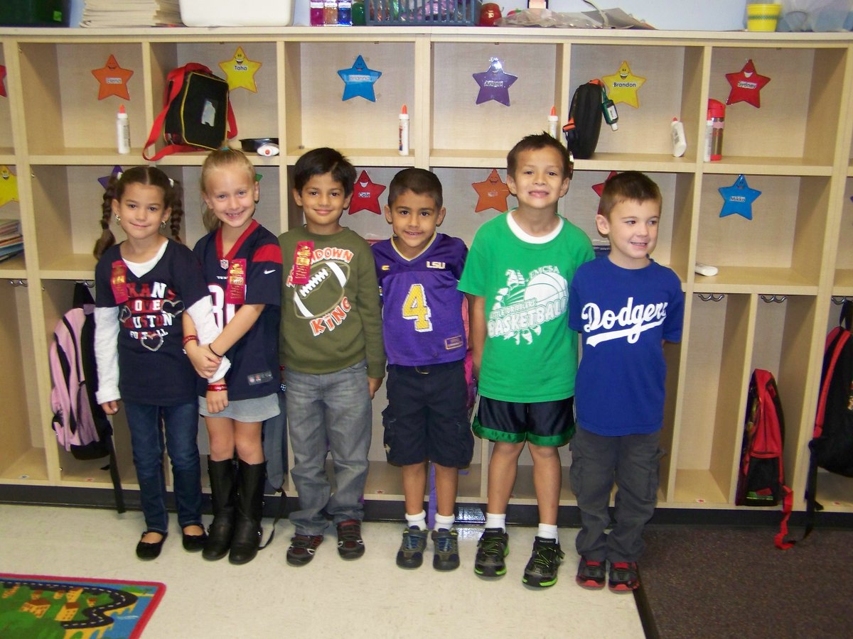 BensBranchElem's tweet photo. Today we celebrate our 5th Graders and all their work this year.  Check out these Kindergarten pictures of them!  #ThrowbackThursday #tbt #bbechat #NCISD https://t.co/mbqWq4i3Pv
