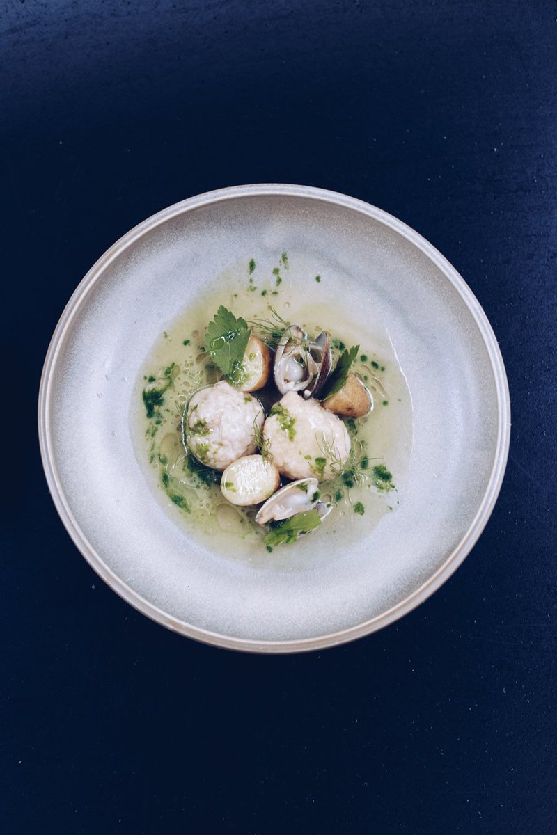 Valor al producto, selección y elaboración. 
Nuestras Albóndigas de Rape y Cigala, un plato que nos ilusiona.