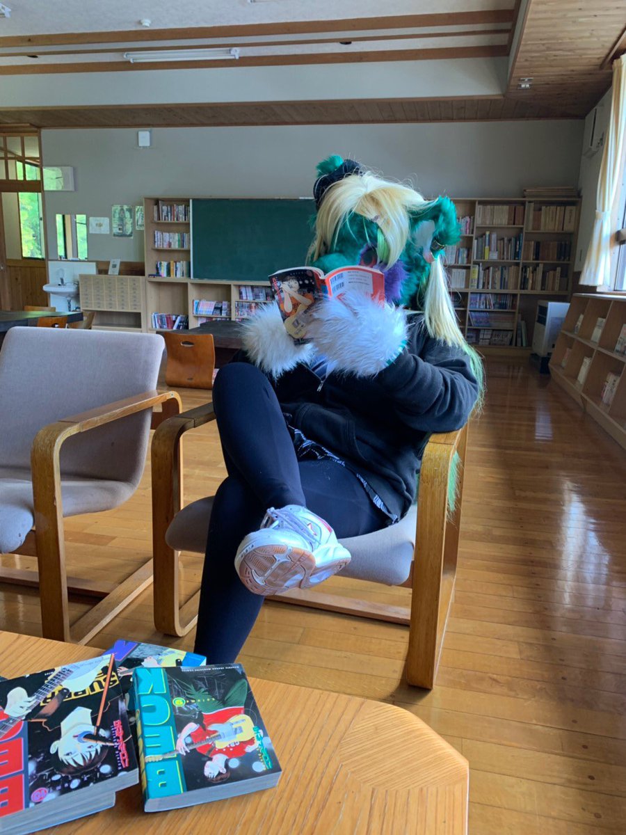 Studio1nujiro's tweet photo. 🐶📖 
#FursuitFriday
#TDOS2019 https://t.co/Uf8E5Zl1YP