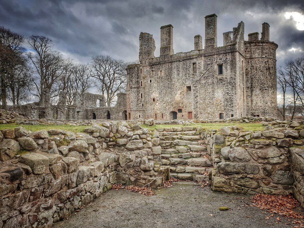 Castle Ruins of Scotland cottages-and-castles.co.uk/blog/self-cate…