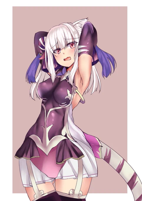 転生ハクちゃん「にゃ、にゃに見てるの....」 