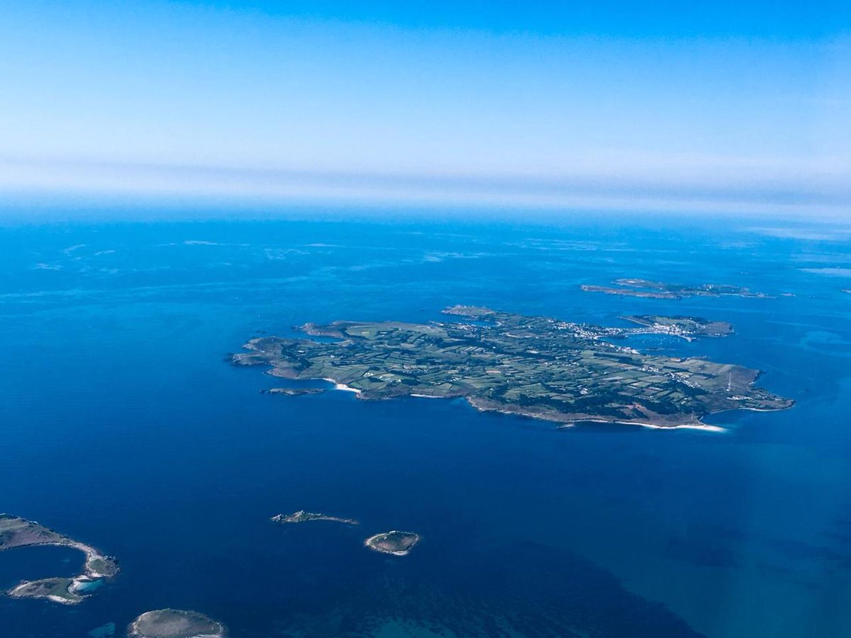 HRSolutions4Biz's tweet photo. Racing towards the end of another busy week, but Sally still managed to take a snap of this fantastic view on her commute back from the Isles of Scilly ✈️

#HR #Tregarthens #IslesofScilly https://t.co/RnPDFUpY4R