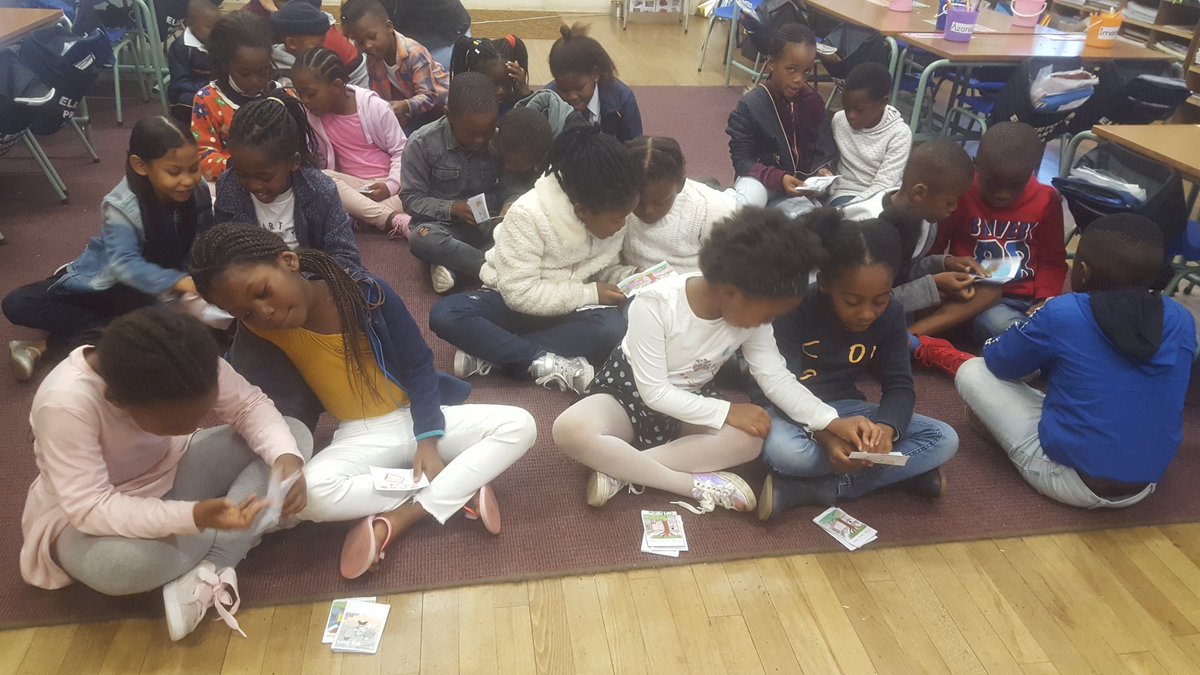 Miss_YusraAbed's tweet photo. Trying what we learned yesterday #RallyCoach Grade 1 @SchoolLeadersSA https://t.co/octRmxPhWU